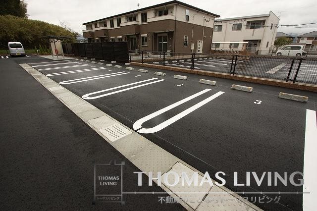 Rグレィ イイヅカ チューオー 敷地内駐車場御座いますよ。