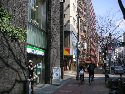 ガイアコート赤坂浄水 ファミリーマート