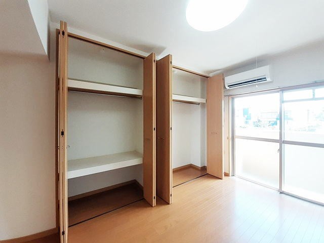 ラフレシール城南 収納