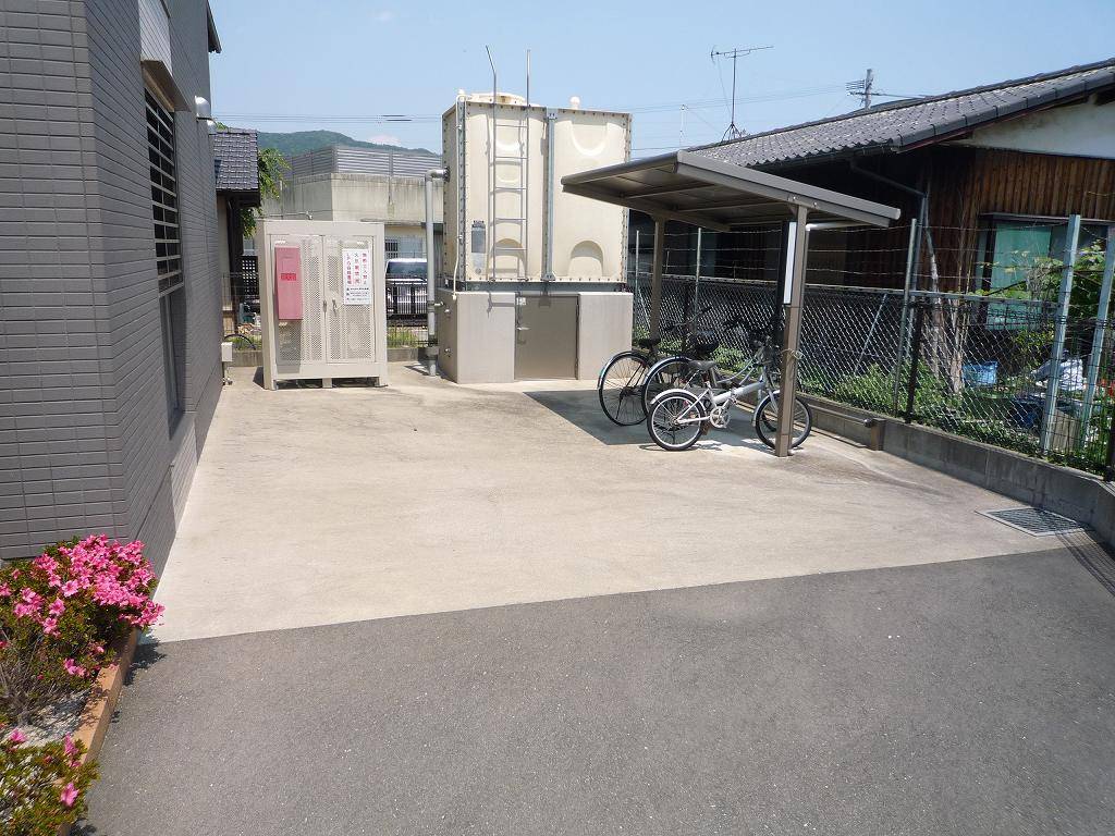 アクシス 駐輪場