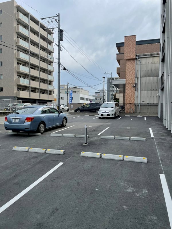 エージュ山王 駐車場
