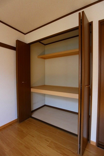 パルテールヒルズB 収納