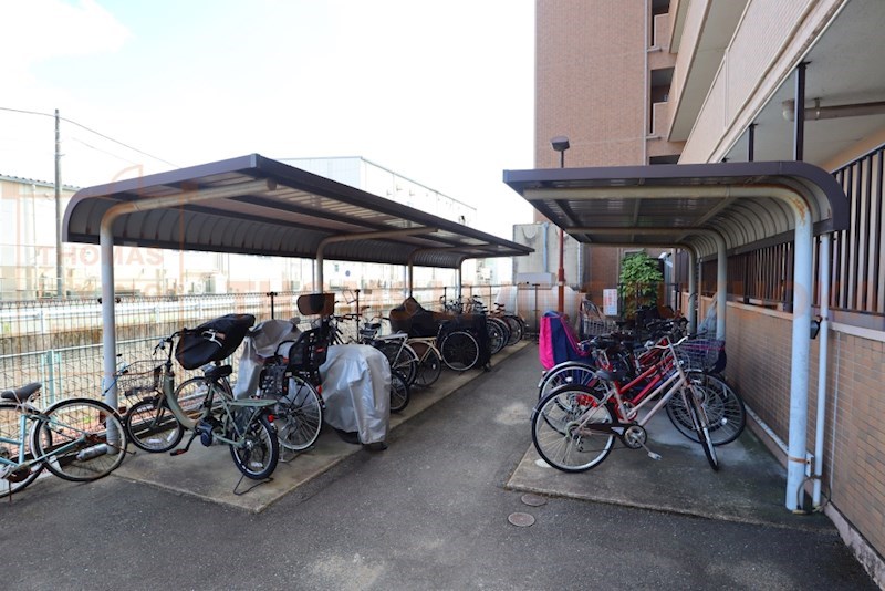 アム　フルッス 駐輪場