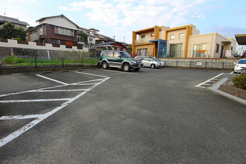 アーバンリュウ 駐車場